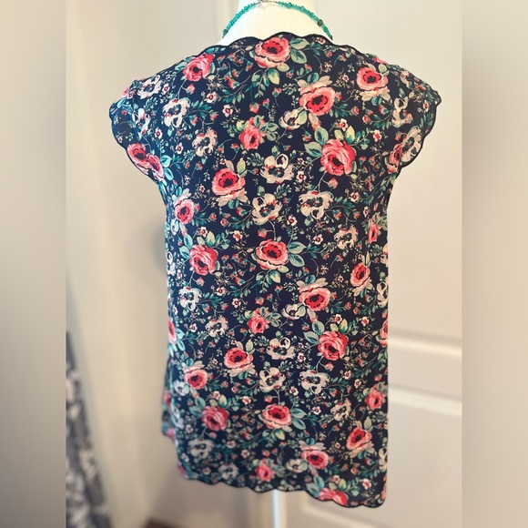 🌹💙Lauren Conrad navy blue floral blouse. Gently used. Size Small. 🌹💙 - Picture 4 of 4